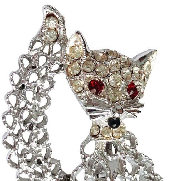 VTG Rhinestone Cat Brooch Red Rhinestone Eyes Figural 1980s Silver Tone Pin - Picture 1 of 8